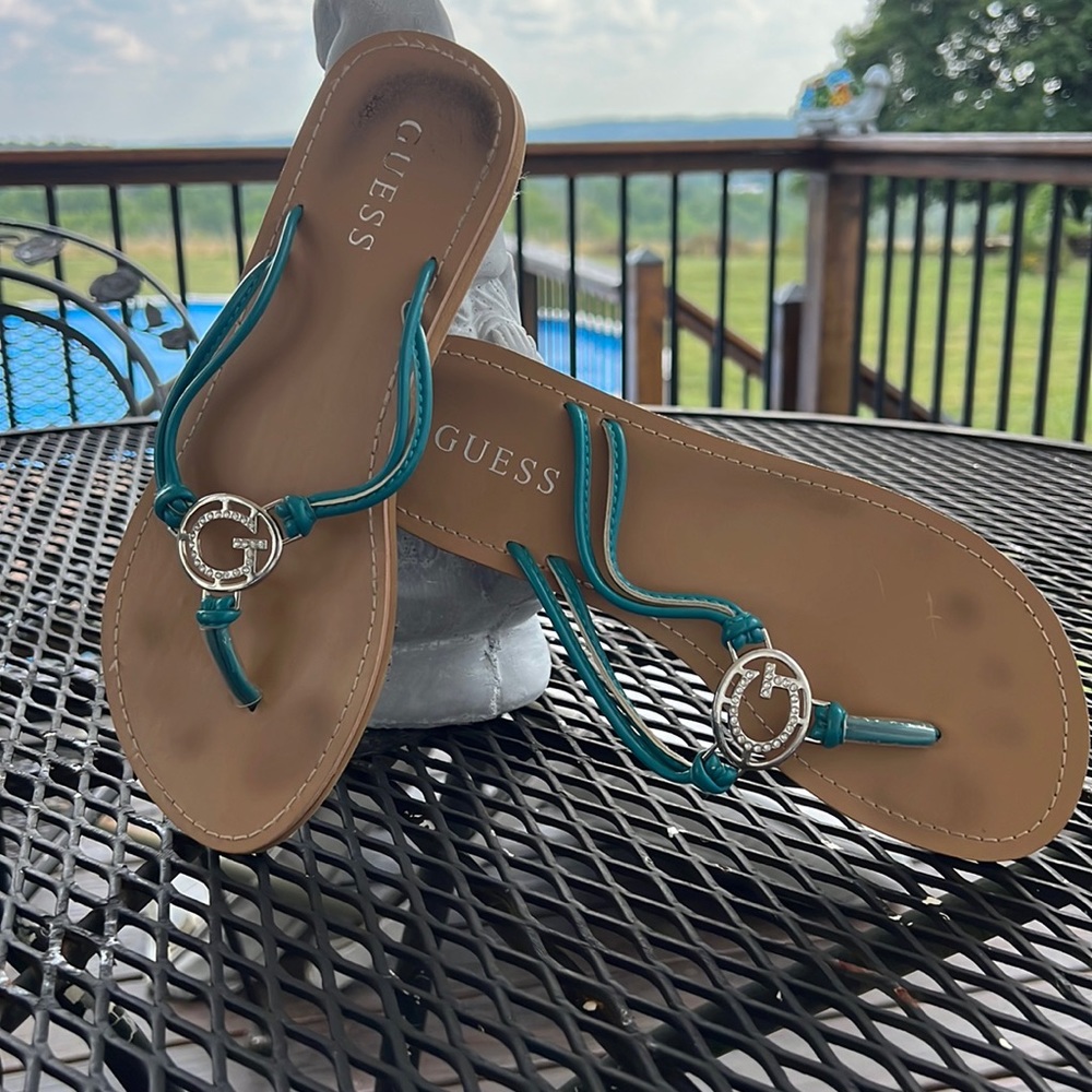 🦋 3/$13 🦋Guess Sandals - Picture 1 of 9